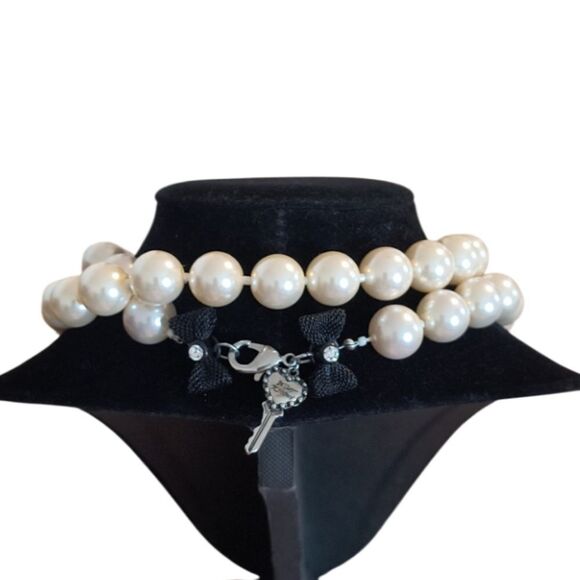 Betsey Johnson Faux Pearl Necklace - Picture 2 of 2